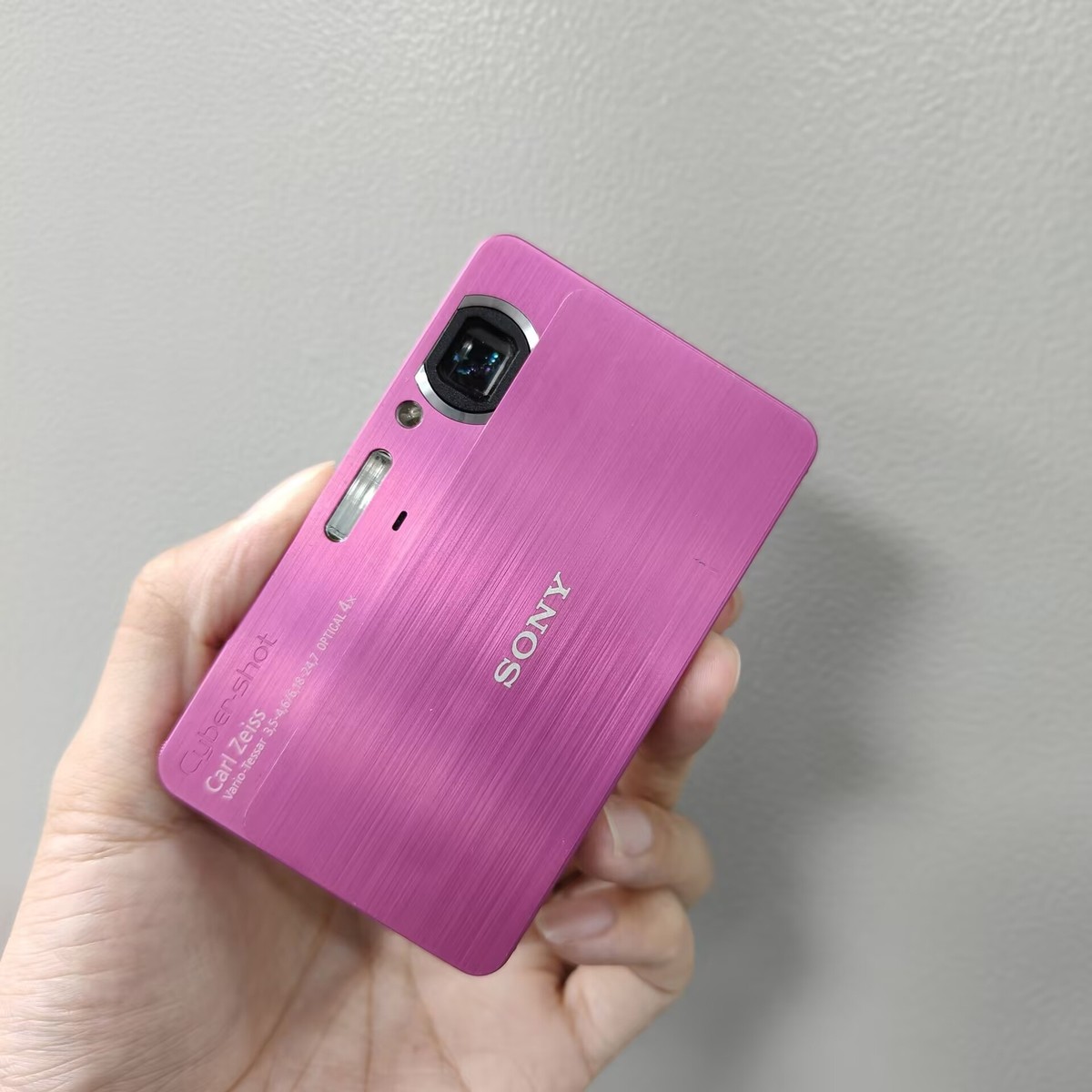 Sony Cybershot DSC-T700 10MP Digital Camera 4x Optical Zoom w/SD