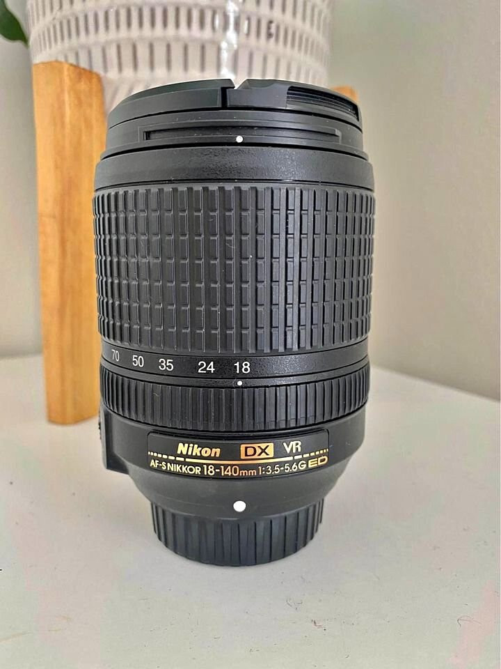 Nikon 18-140mm f/3.5-5.6G ED VR AF-S DX Lens - Excellent Condition