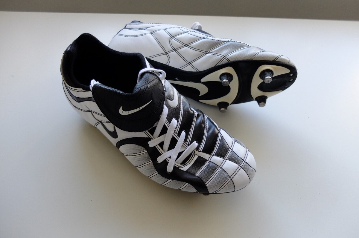 Vintage Nike T90 1 2000 Football Boots UK 10.5 metal studs white