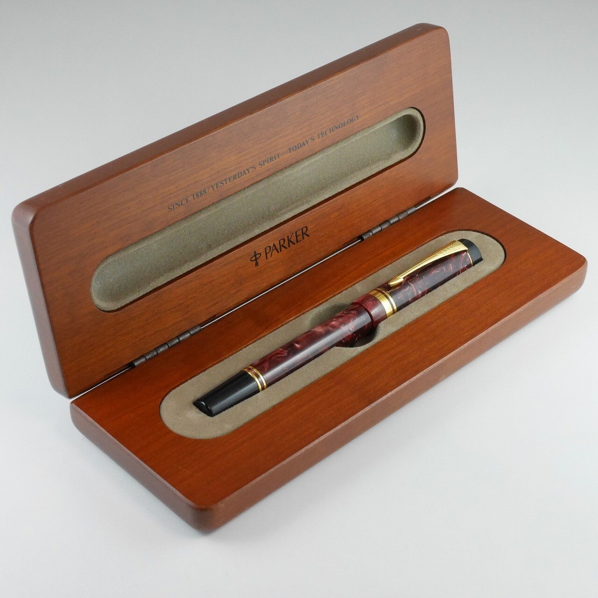 Parker Duofold Marble Red International Fountain Pen M (used) with