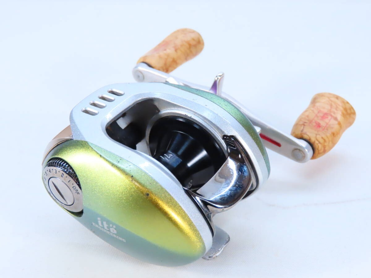 Daiwa TD-Ito103 Megabass Baitcast Reel Right handle | eBay
