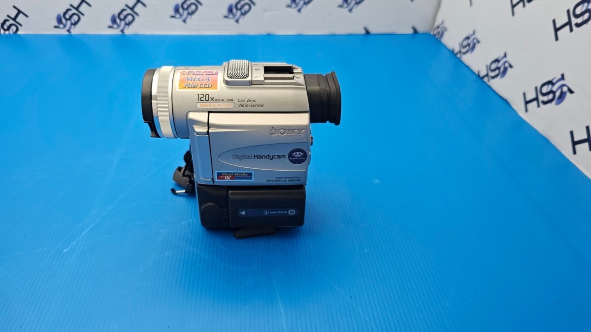 SONY DCR-PC100 Digital Handycam Camcorder miniDV Video Camera