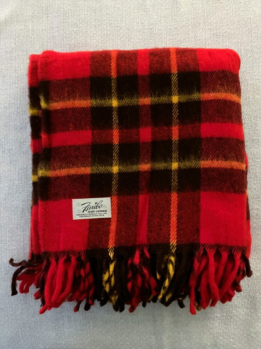 🔴 Faribo Woolen Mill Red Plaid Fluff Loomed Wool Throw Stadium