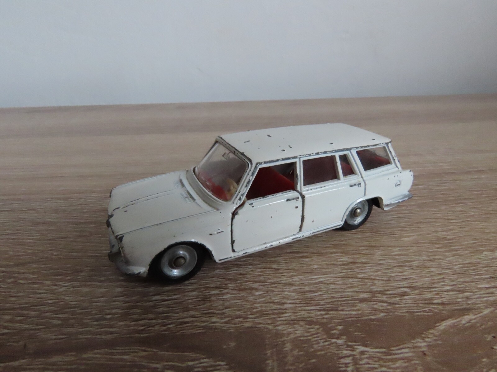 Dinky 507, Simca 1500 Break - Free Price Guide & Review