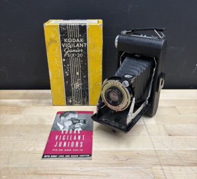Vintage 1940's Kodak Vigilant Junior Six-20 Folding Camera w/ Box