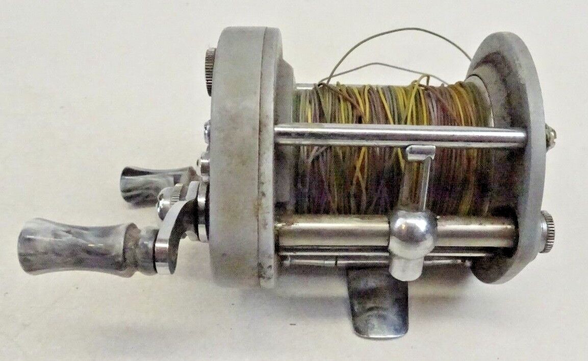 Vintage Pflueger Supreme Aluminum Baitcasting Fishing Reel