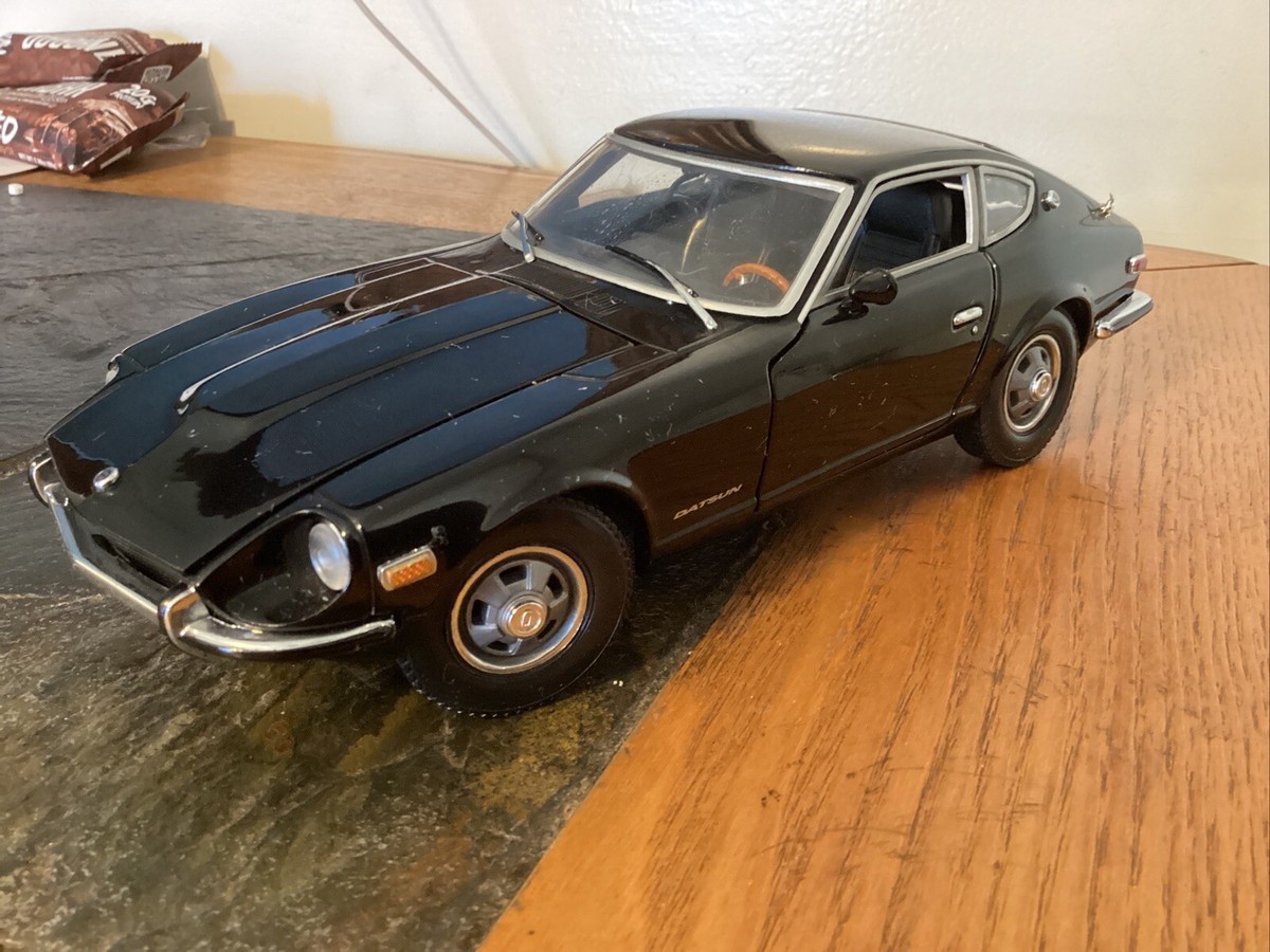 Sun Star Vintage 1972 datsun 240Z Black 1/18 Scale Model Die Cast