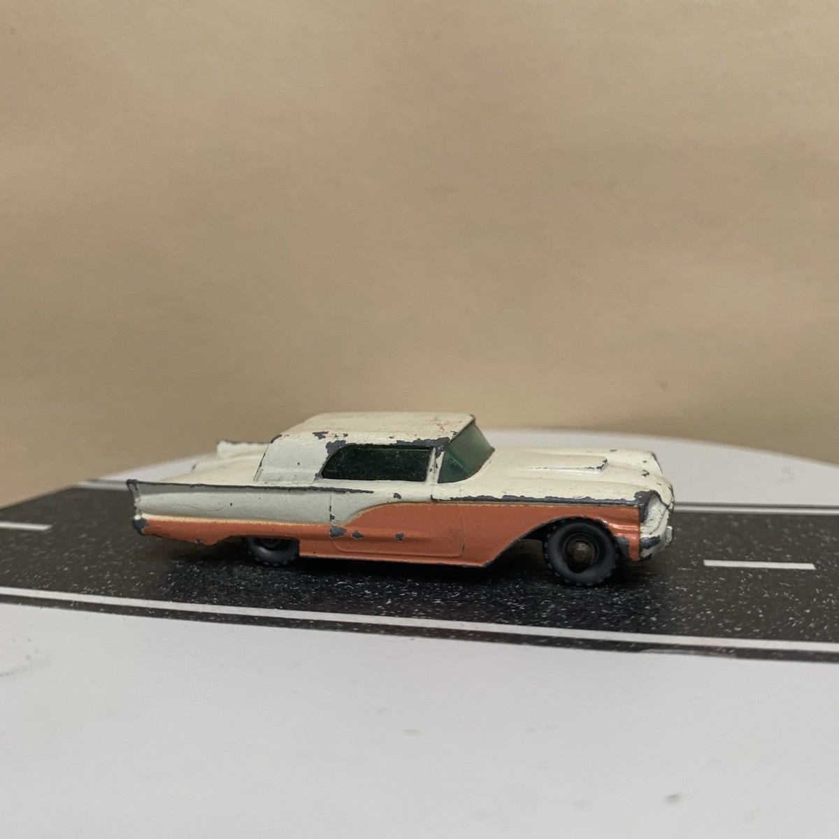 Matchbox Lesney No. 75 Ford Thunderbird 1958 1959 1960 White