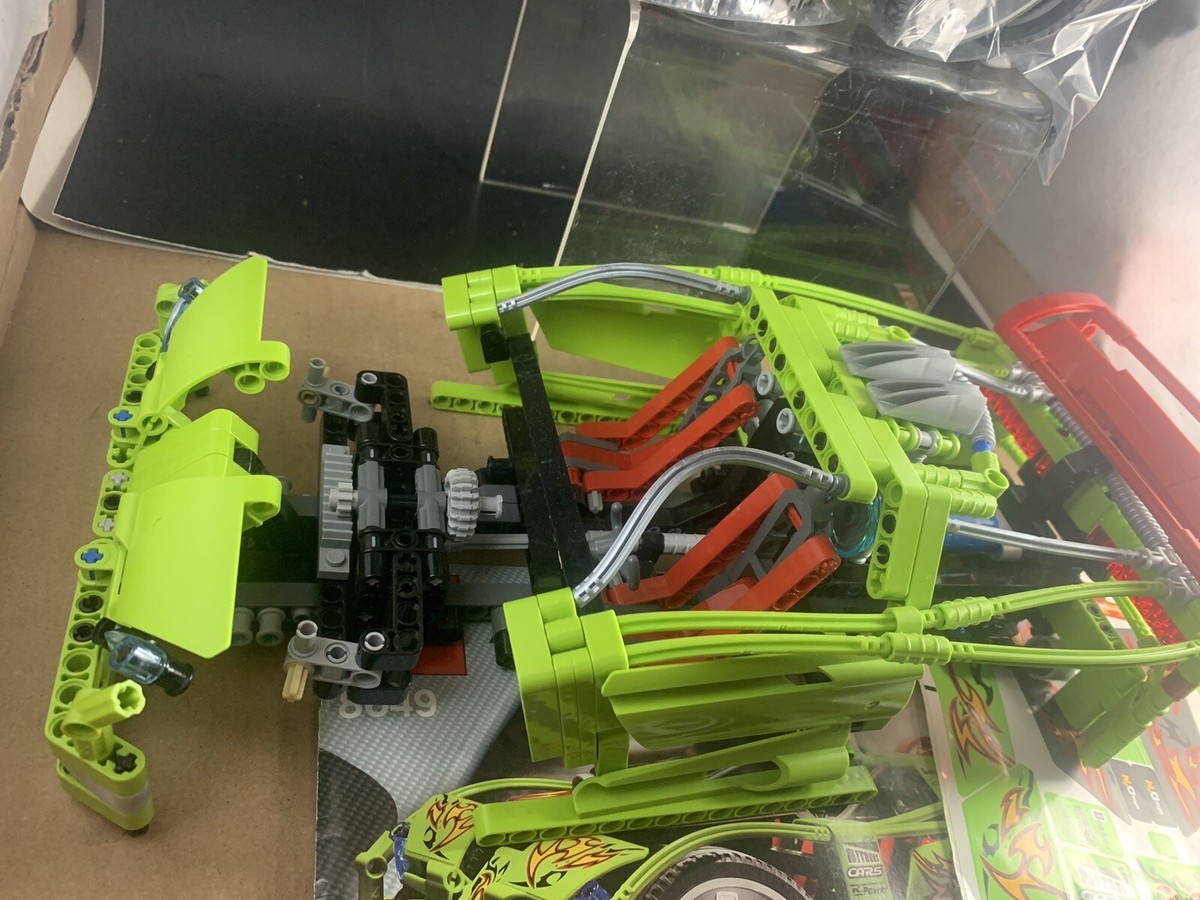 LEGO Racers Nitro Menace 8649 Green Race Car Incomplete w Manual