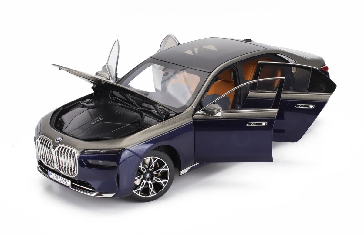 Minichamps 1/18 BMW 7-Series i7 Xdrive60 2023 Blue Silver