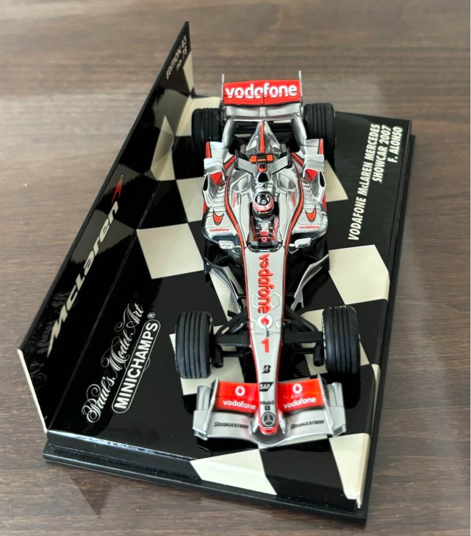 MINICHAMPS 1/43 Vodafone McLAREN Mercedes MP4-22 L.Hamilton from