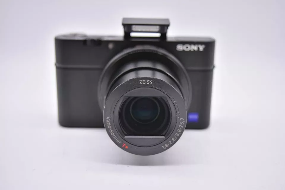 Sony DSC-RX100 IV M4 Cyber-Shot Compact Digital Camera 2.9 x Zoom