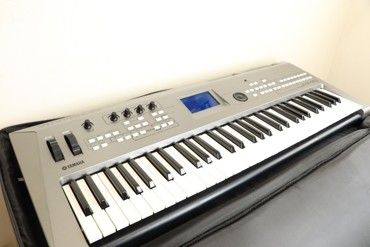 Yamaha MM6 61 Key Keyboard Synthesizer Workstation Music equipment