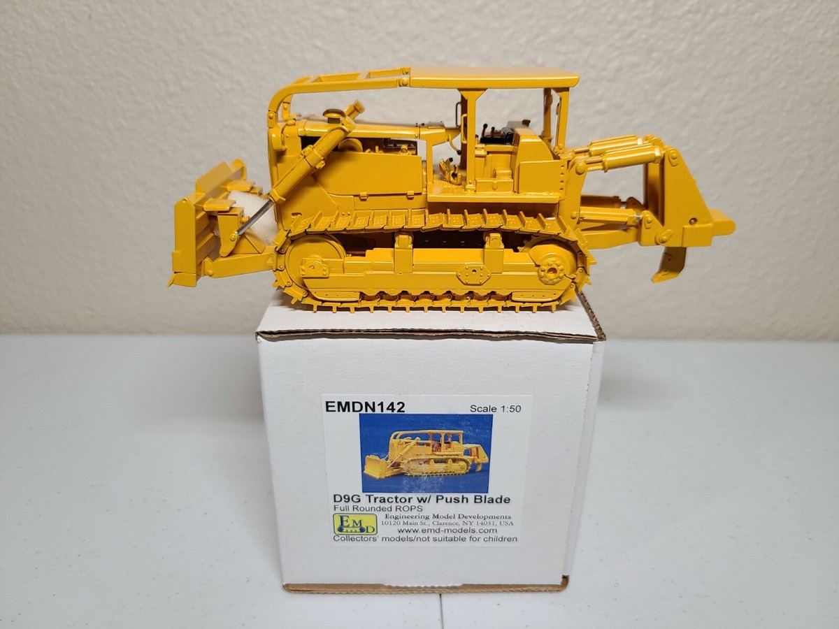 Caterpillar Cat D9G with Push Blade and Rounded ROPS - EMD 1:50