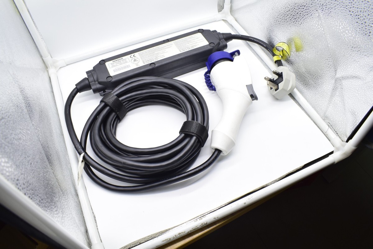 Nissan Leaf Electric Car EV Charger - 220V - 10A 50hz - 29690