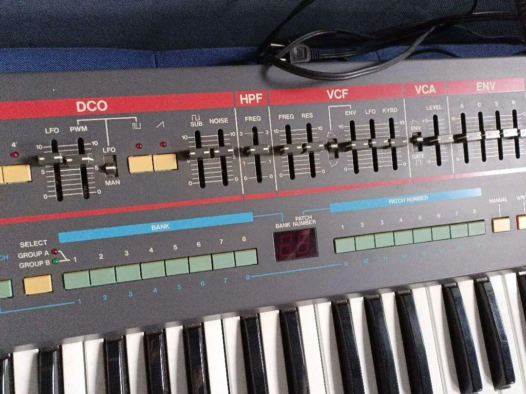 Roland JUNO-106 61-Keys 6 Voice Programmable Polyphonic