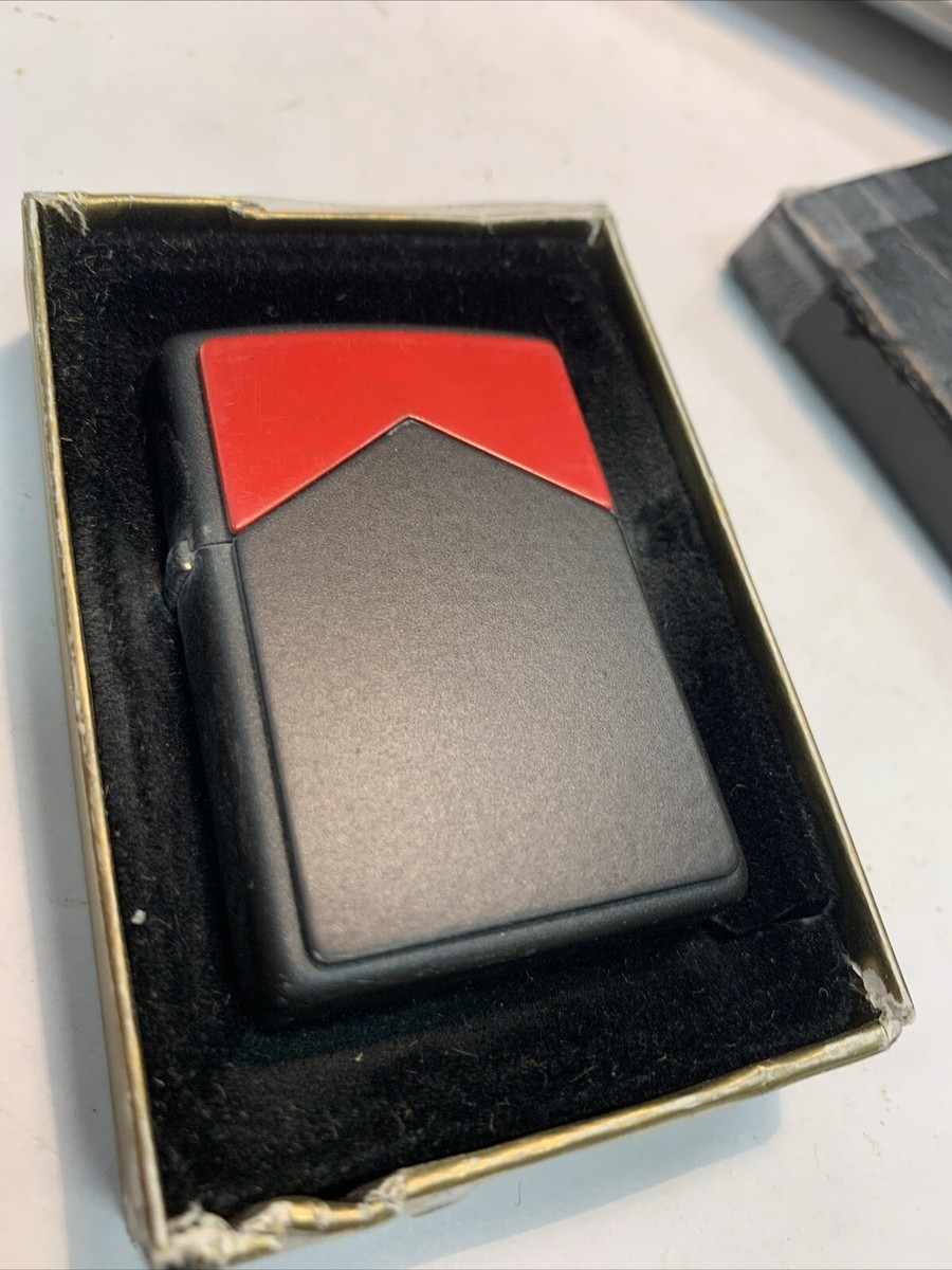 VTG 90's Marlboro Red Roof Black Matte Zippo Lighter Rare New in