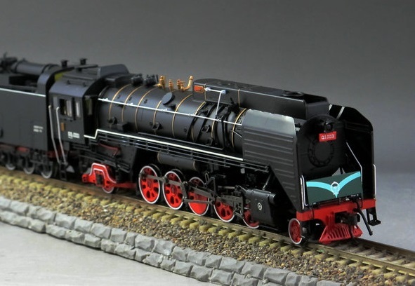 Bachmann China QJ2 2-10-2 Steam Locomotive with Tender (Black) (HO