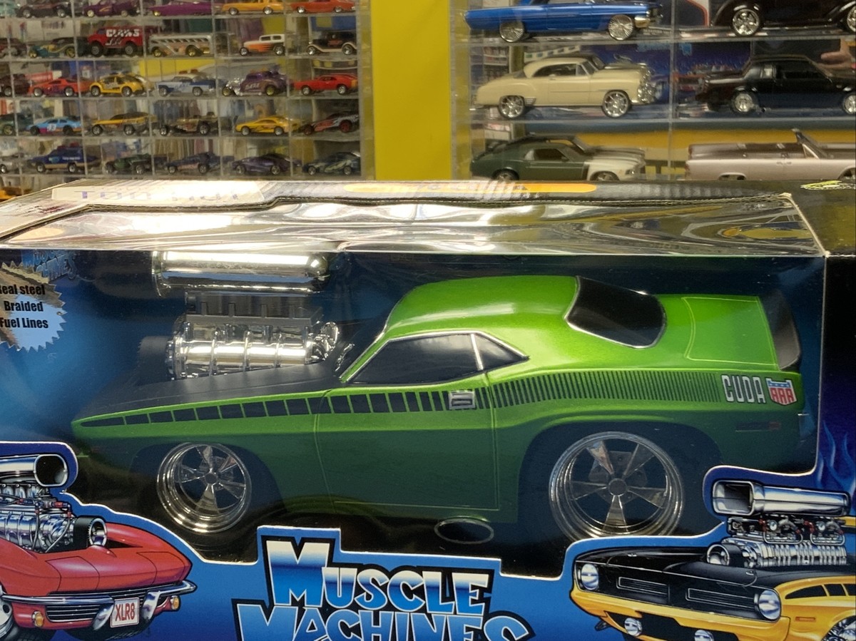 MUSCLE MACHINES '70 CUDA GREEN 