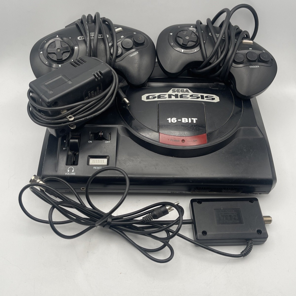 SEGA Genesis 16-Bit 1601 Console W/ Cords 13 Games & Controllers