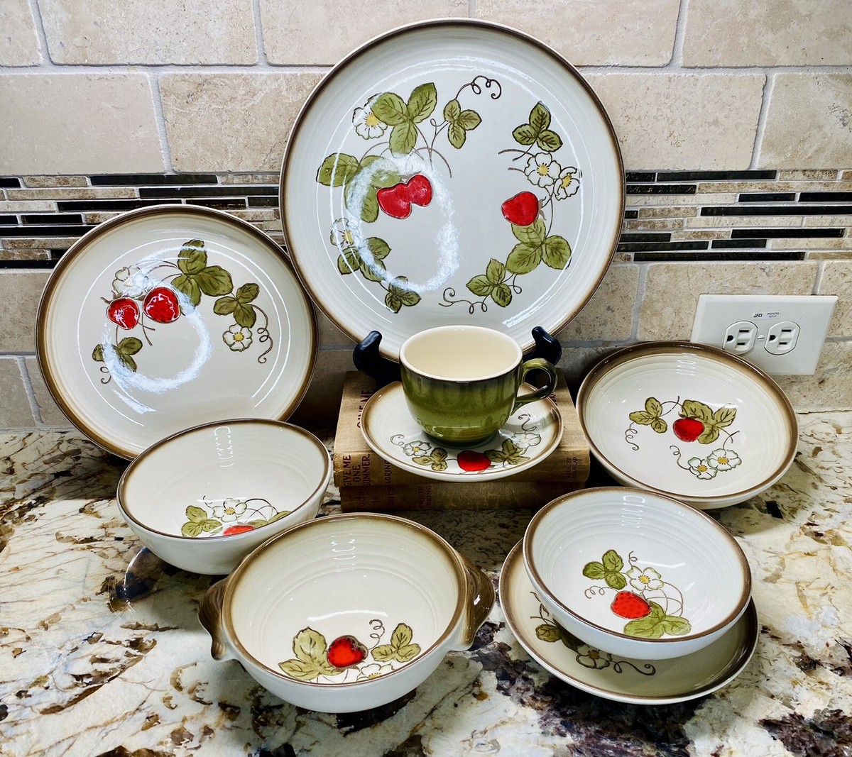 Vintage CALIFORNIA STRAWBERRY Metlox 1969 Dishes Dinnerware
