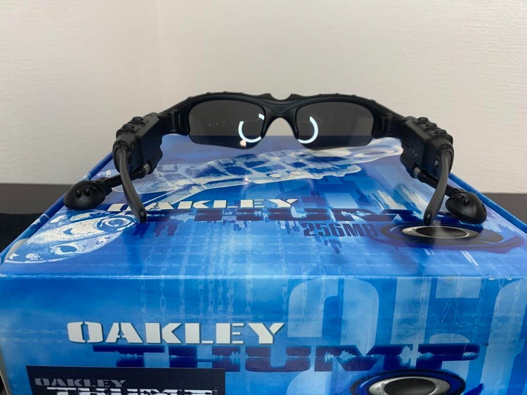 Oakley Thump 256MB early model MP3 sunglasses Fashion Accessories