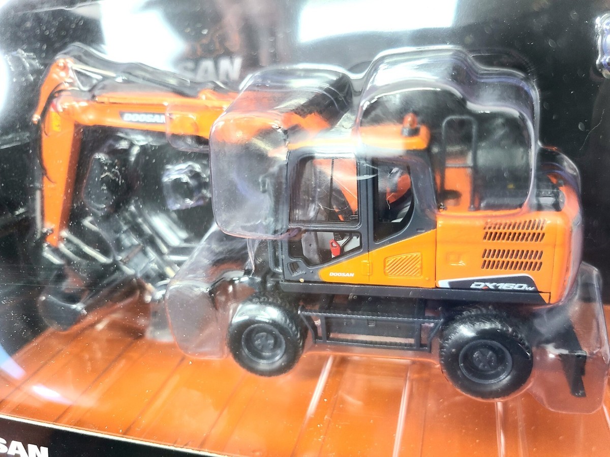Doosan DX160W Wheeled Excavator - UH IMC 1:50 Scale Diecast Model