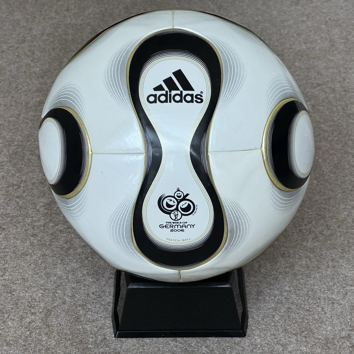 サッカーボール5号】チームガイスト2 adidasチームガイスト2 TEAMGEIST 5号