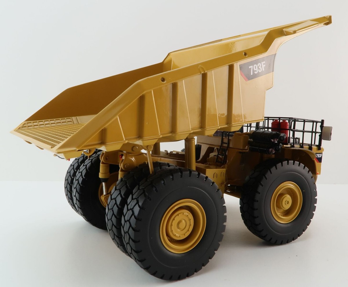 Diecast Masters 85273C Cat 793F Off Highway Mining Dump Truck Core