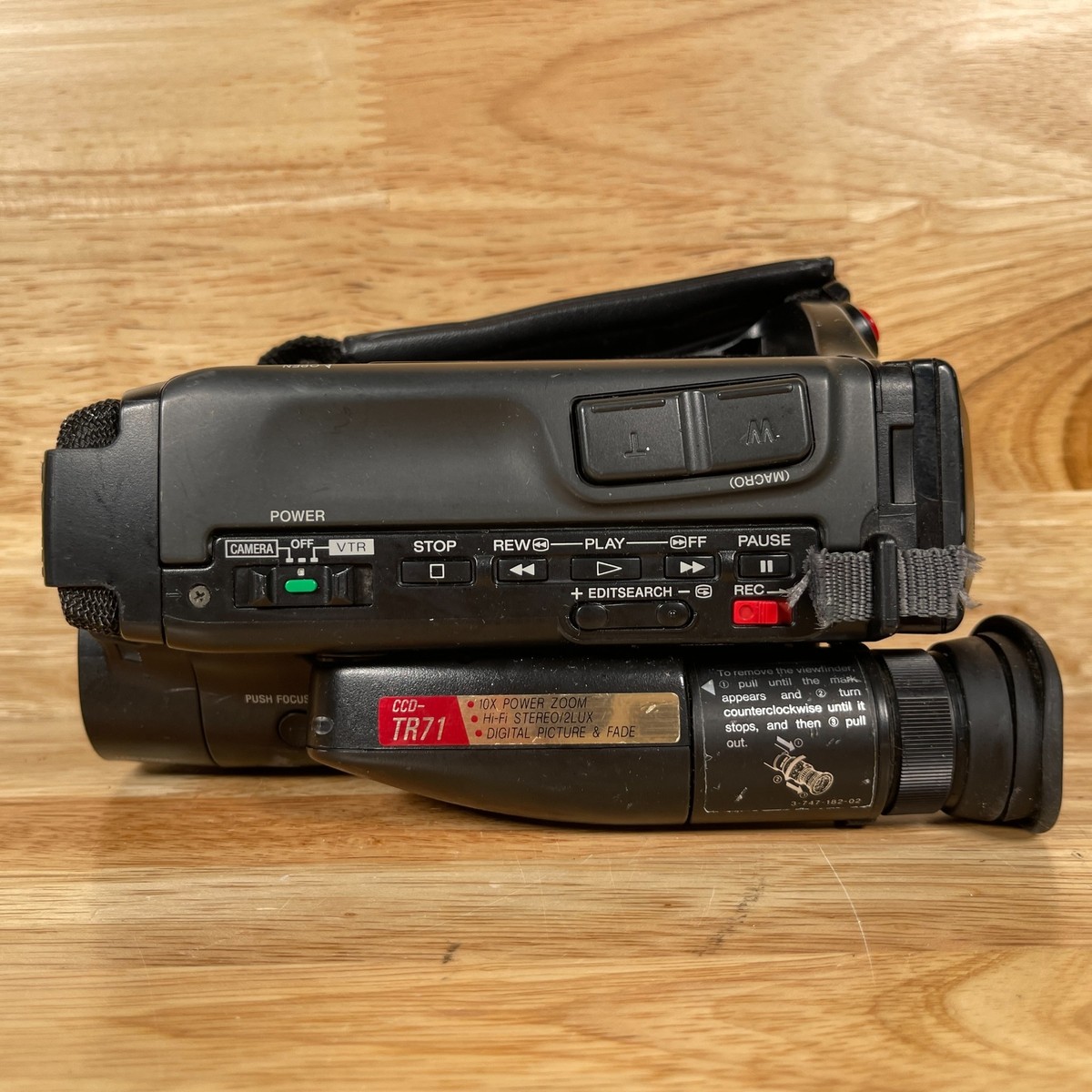 Sony HandyCam Video 8 CCD-TR71 10x Optical Zoom Video Camera