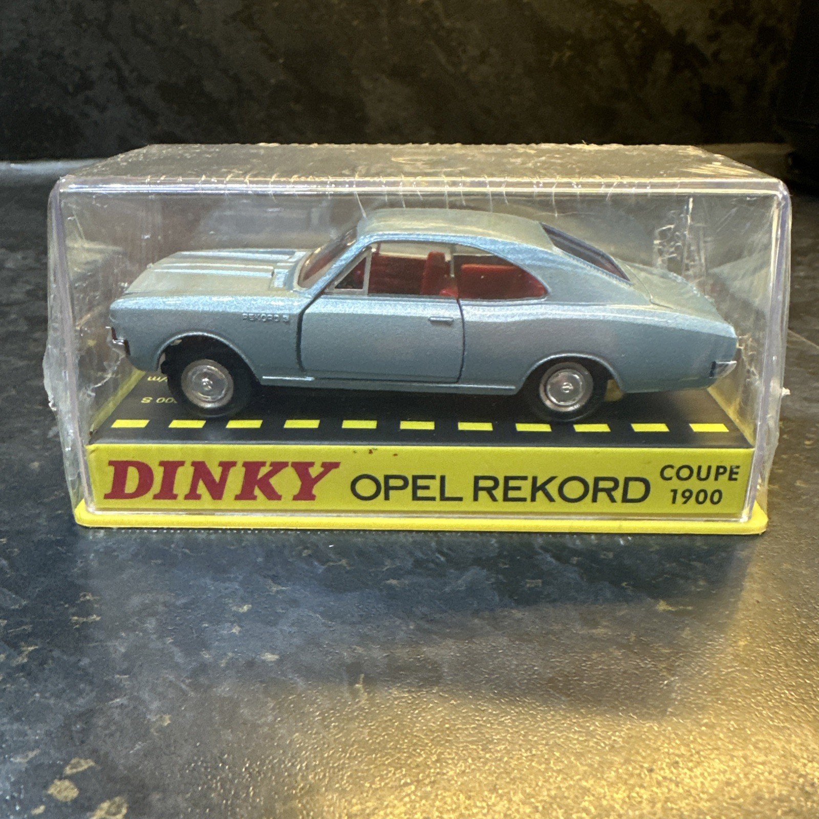 Dinky 1405, Opel Rekord 1900 Coupe - Free Price Guide & Review