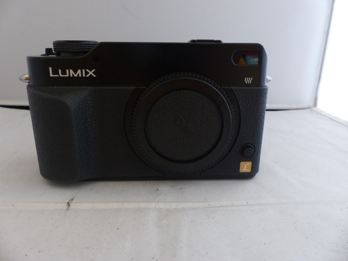 Panasonic LUMIX DMC-L1 7.5MP Digital SLR Camera - Black (Body Only