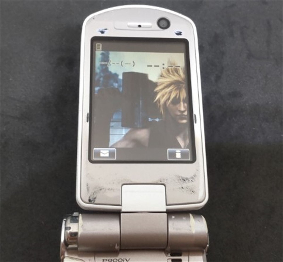 Docomo Foma P900Iv Panasonic Final Fantasy Vii Cloud Phone silver