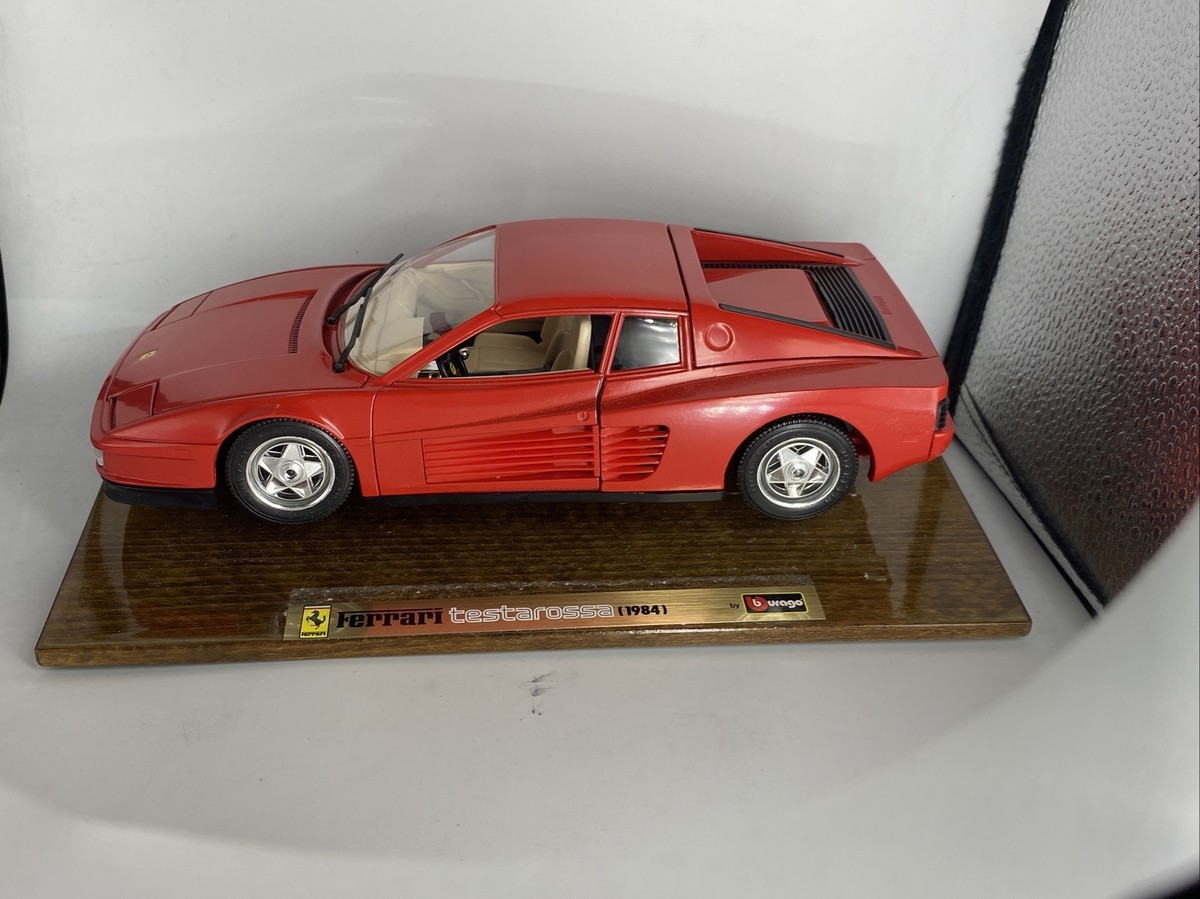 Ferrari Testarossa 1/18 Bburago 1984 with wooden base New - RARE