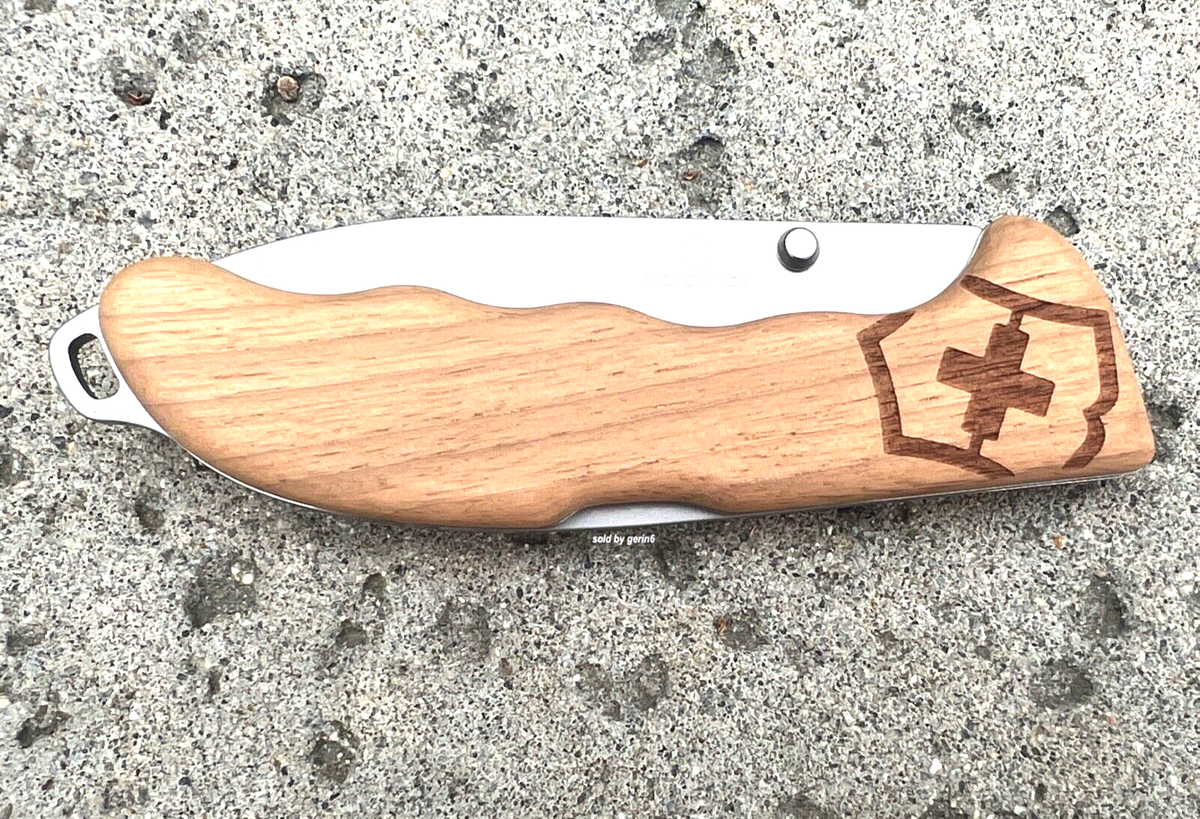 Swiss Army Walnut Wood Evoke Hunter Pro With Clip Victorinox