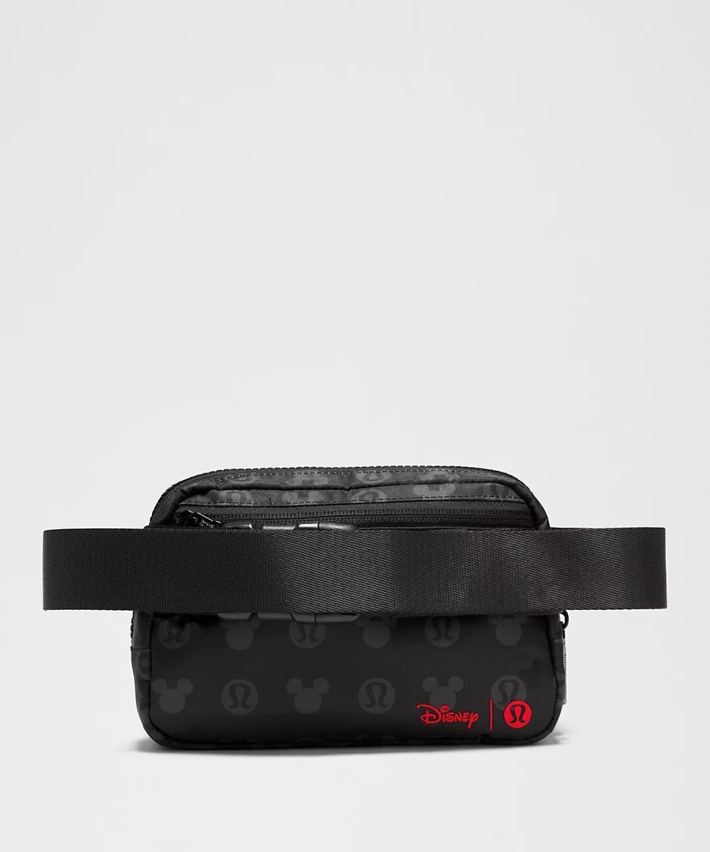 DISNEY X LULULEMON EVERYWHERE BELT BAG REG STRAP 1L CLASSIC BLACK