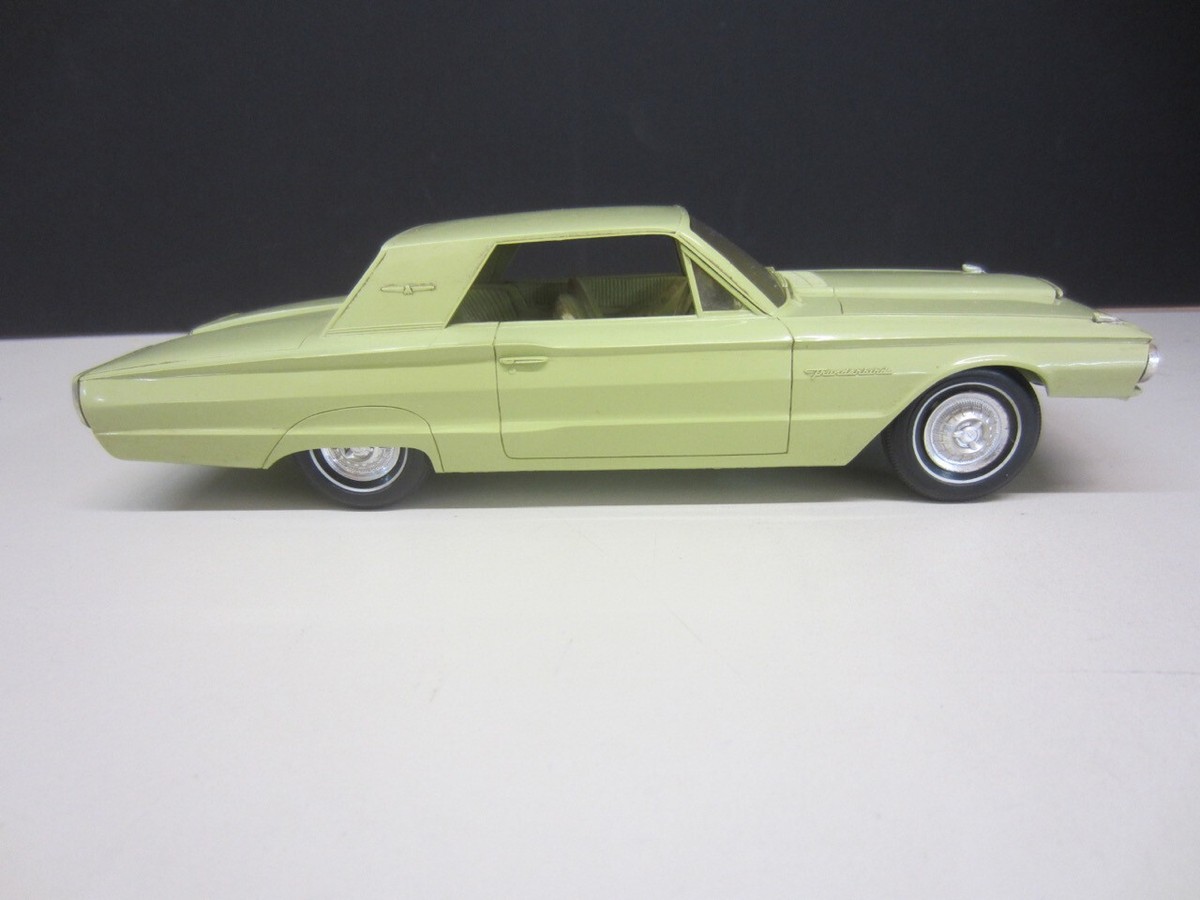 Vintage 1964 FORD THUNDERBIRD Plastic Dealer Promo Car 1/25 Green