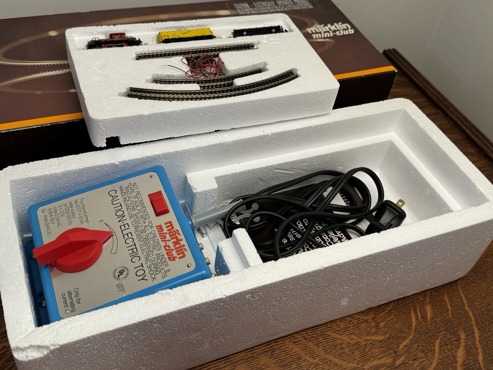 MARKLIN MIINI-CLUB #8172 VINTAGE TRAIN SET Z SCALE MADE IN GERMANY