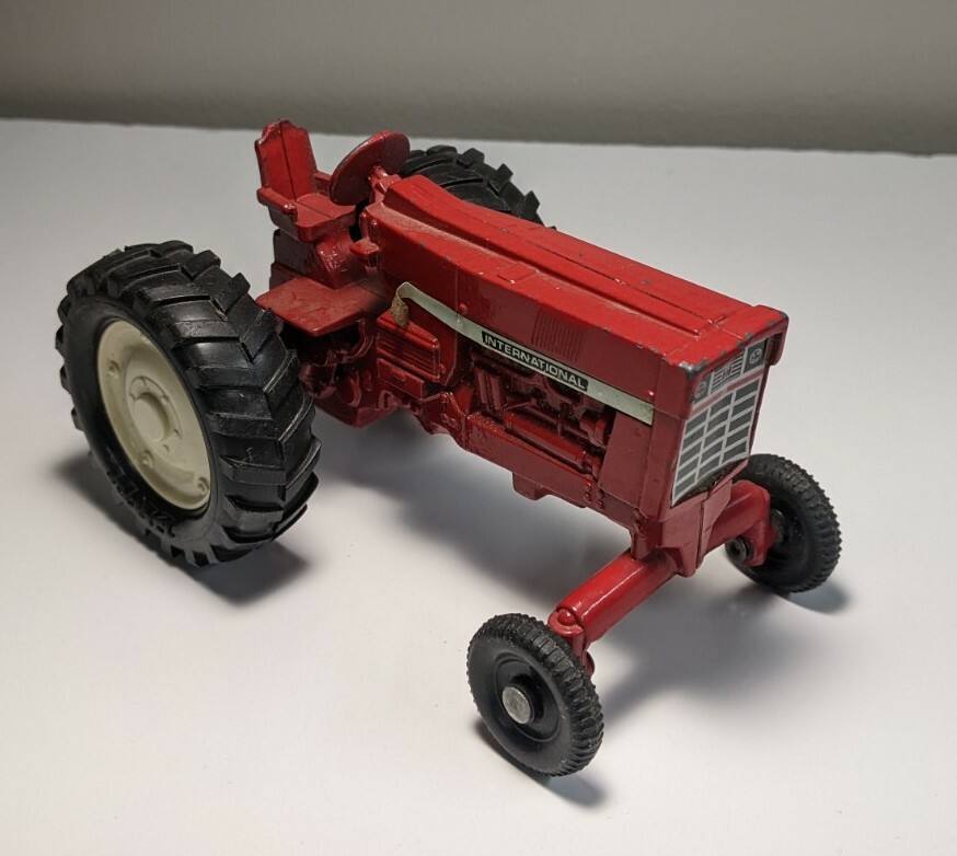 Vintage ERTL #405 Red International Harvester 1:32 Diecast/Plastic
