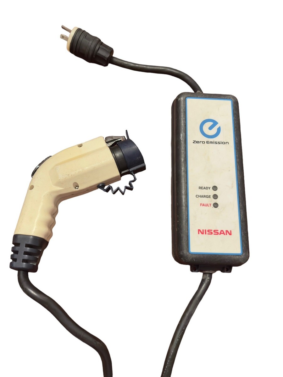 日産リーフ 充電コード充電ケーブル AC200V 15A CE-JN26EDBD 純正 ZE0