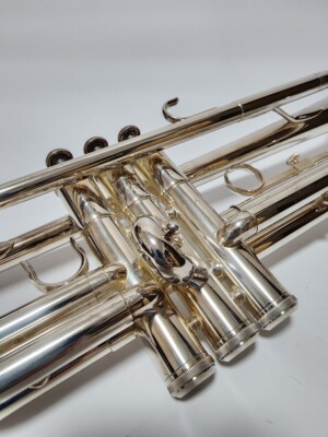 YAMAHA YTR-2320ES Trumpet Silver with HardCase Musical instrument