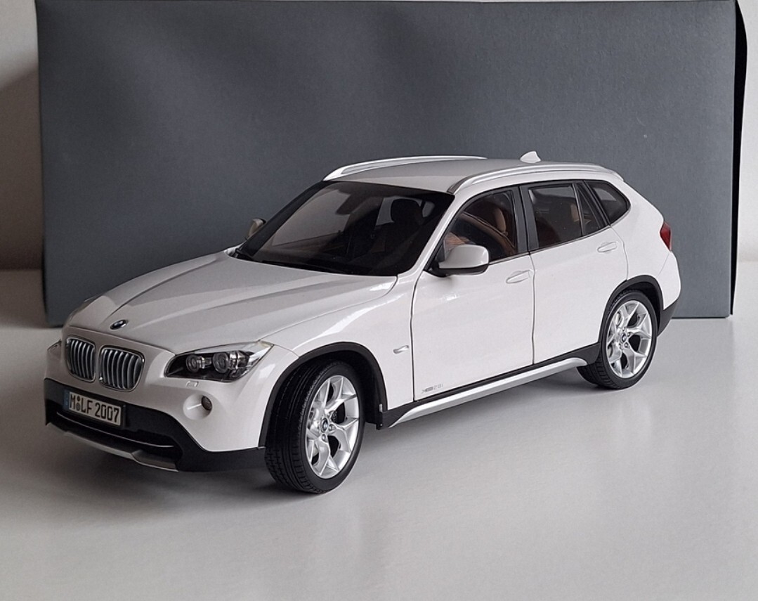 BMW X1 (E84) 2010 Alpine White 1:18 Kyosho 80 43 2 156 802 Diecast