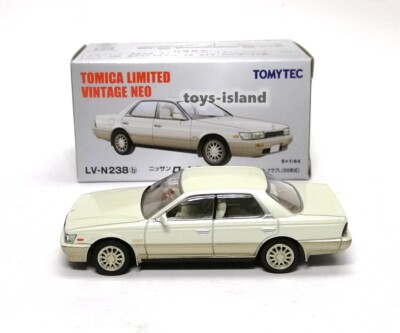 Tomica Limited Vintage NEO LV-N238b Nissan Laurel Twin Cam 24V