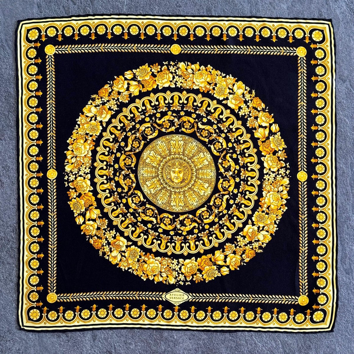 GIANNI VERSACE silk neck scarf Baroque print size 16.5