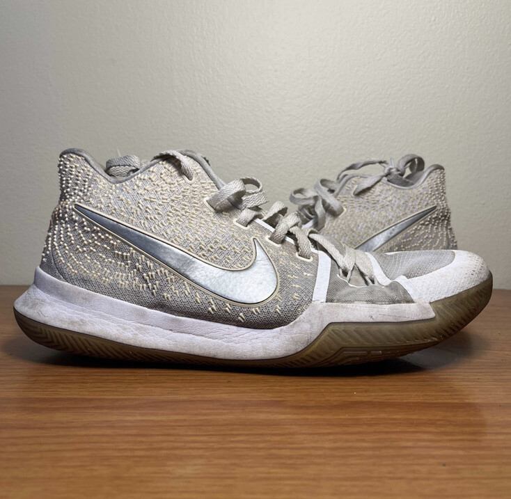 Nike Kyrie 3 III White Chrome Irving Size 13 Sneakers 852395-103