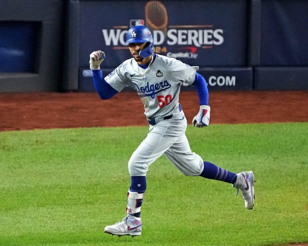 Mookie Betts Run Los Angeles Dodgers 2024 World Series Champion