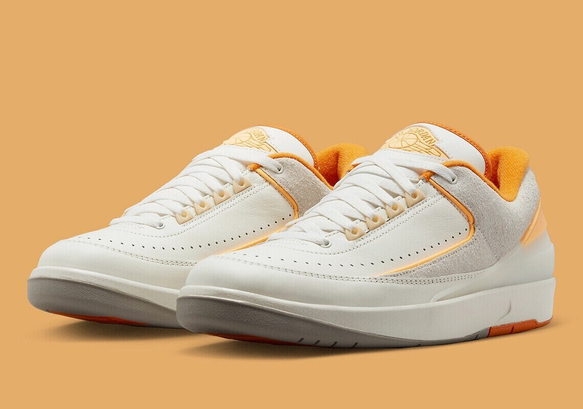 Air Jordan 2 Retro Low Men's Size 10.5 Sail/Melon Tint-Light Curry