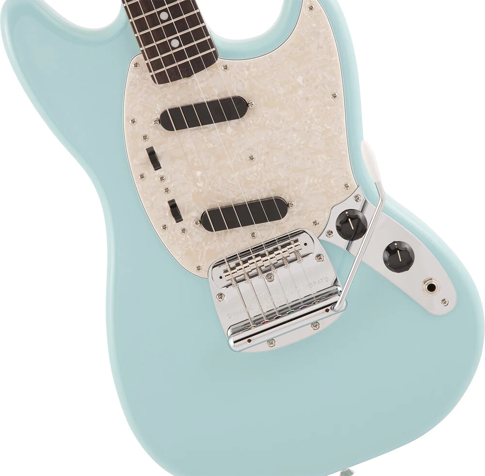 Fender Made in Japan Traditional 60s Mustang Daphne Blue with gig