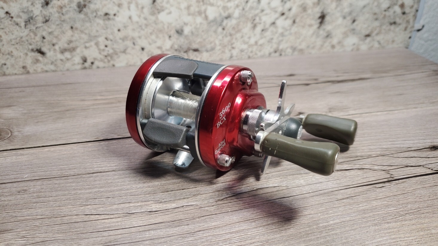 アブガルシア 5600 BCX 赤 右ハンドル ABU ambasadeur 【公式通販】
