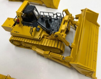 Komatsu D575A-3 SD Super Dozer - A3 Version HiMoBo 1:50 Scale